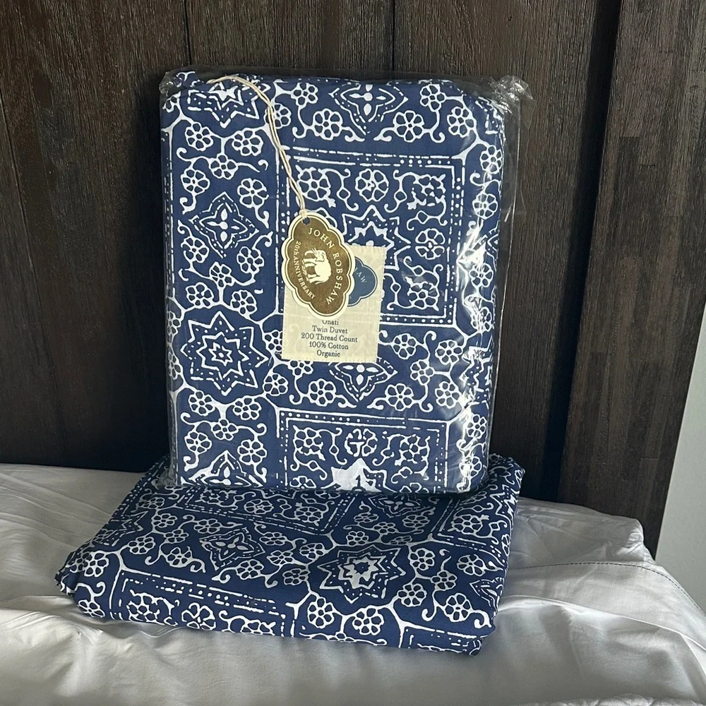 2 John Robshaw Blue and White Duvet Cover Two - Picture 1 of 3